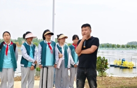 虾塘边的实践课——洪泽外国语中学七年级学子“行走洪泽 爱我家乡”研学活动纪实