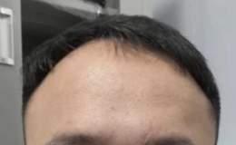 看这个图片中人面相有什么说法？