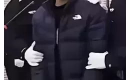为了钱财，残忍杀害发小一家三口的人的面相
